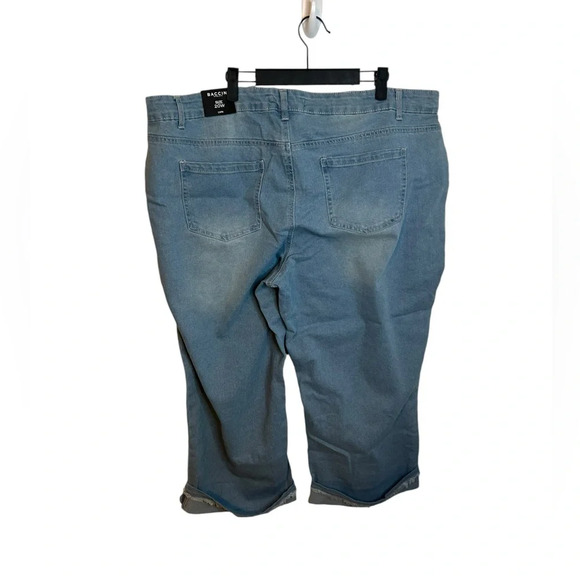 NWT Baccini Plus Light Wash Denim Capris - Picture 2 of 3